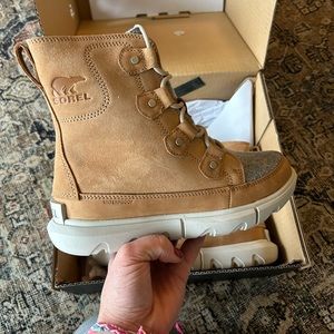 Woman’s new sorel boots